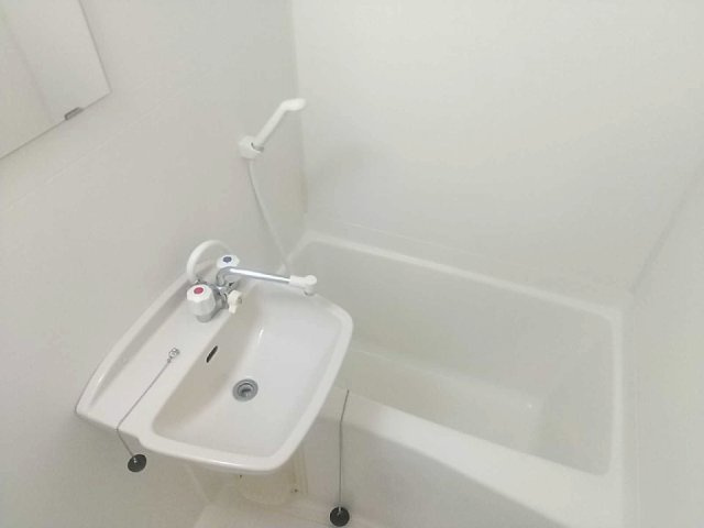 レオパレスルーストの浴室|※設備・仕様は現況と異なる場合があります。