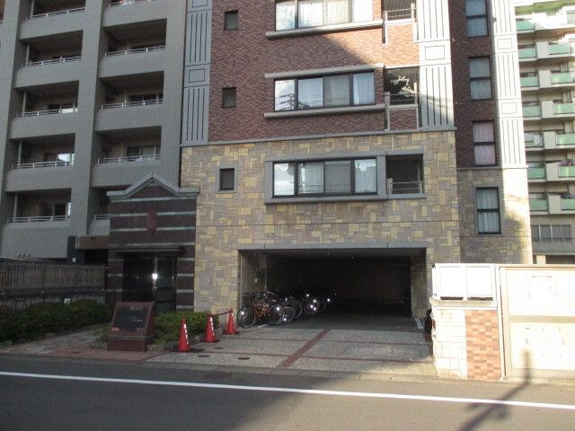 レジディア博多駅南のエントランス