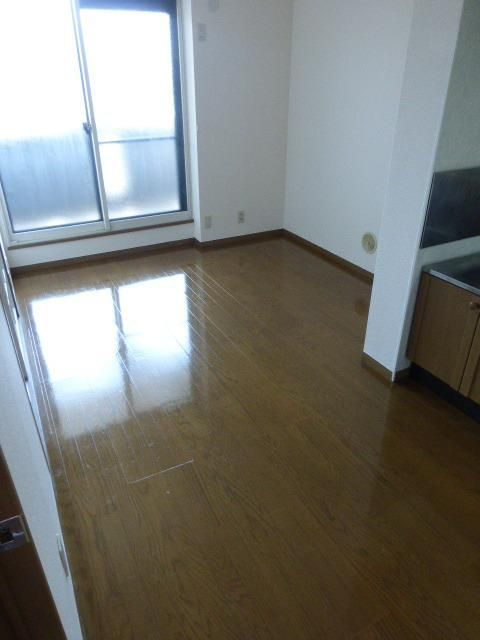 調布市八雲台２丁目の賃貸マンションの居間・リビング
