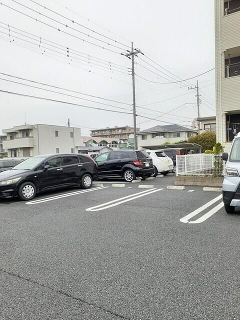 ラフレシール桜の駐車場