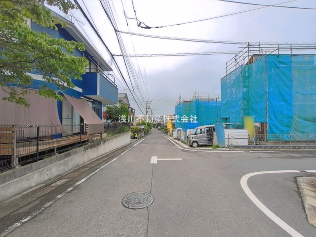 八王子市　館町　新築一戸建て　２０期の前面道路含む現地写真|～北6ｍ・西5ｍ道路に面しています～