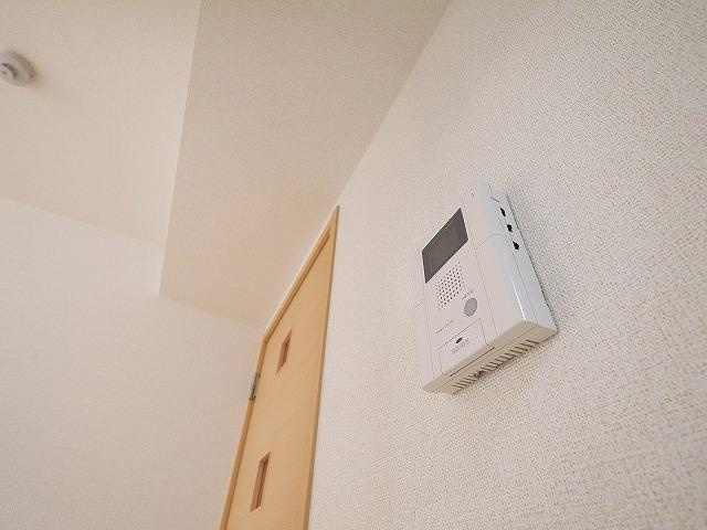 カーサレイメイ　Ａ棟のセキュリティ|室内から相手の確認ができるモニターホンです