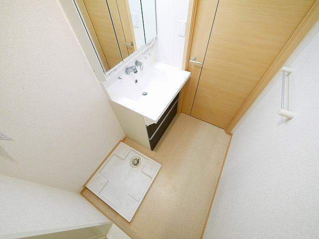 カーサレイメイ　Ａ棟の洗面所|広い洗面スペース