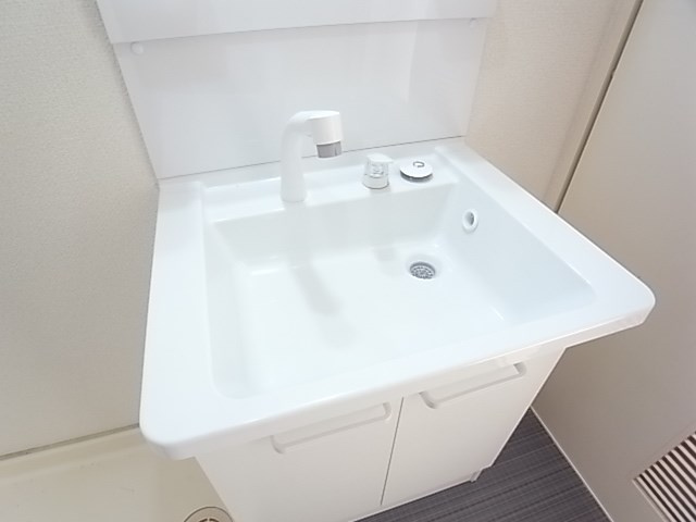 尼崎市武庫町４丁目のアパートの洗面所