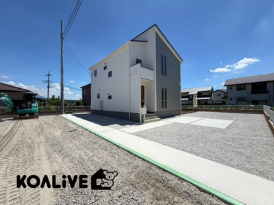 【外観】 | 渋川市金井　新築住宅 | 完成済み！いつでも新生活を始めることができます。
開放感あるLDK！
陽当り、風通しも良い暖かな住まいです。
KOALIVE （コアライブ）【0120-919-727】