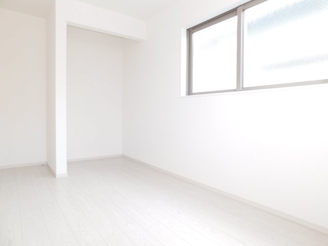 名古屋市港区港北町３丁目の新築一戸建の洋室|◇洋室◇　　明るい洋室５．５帖　収納スペース完備！