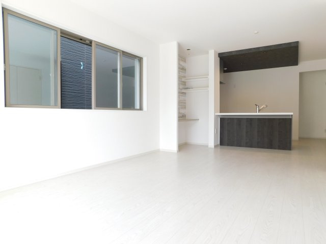 名古屋市港区港北町３丁目の新築一戸建の居間・リビング|◇リビング◇　　南面で明るいリビング１７．４帖　スタディーカウンター付き！