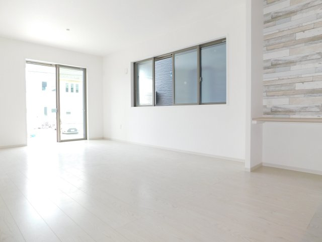 名古屋市港区港北町３丁目の新築一戸建の居間・リビング|◇リビング◇　　南面で明るいリビング１７．４帖　大きな窓の開放感のある空間♪