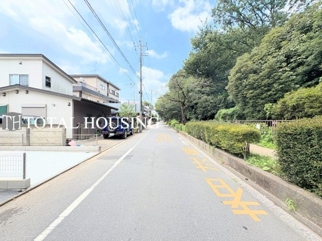 【前面道路含む現地写真】 | 小金井市桜町2丁目　新築戸建　全1棟