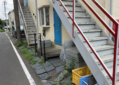 【エントランス】 | Ｌｉｔｙａ ｈｉｌｌｓ 南大沢 | マンションのエントランスには、もともと風よけや防犯の役割がありますが、マンションによって宅配ボックスなどの設備が備わっている所もあります。日々の生活をイメージしながら生活しやすさをチェックしましょう。