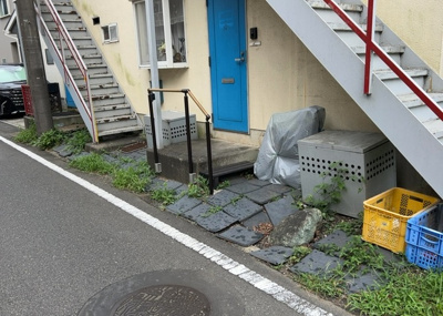 【ロビー】 | Ｌｉｔｙａ ｈｉｌｌｓ 南大沢 | ラウンジは、マンションの共用スペースに椅子やテーブルなどを配置した利用者が寛げる空間です。屋内型ラウンジと屋外型ラウンジがあります。共用部分の管理状況と合わせて、詳細については現地でご確認ください。