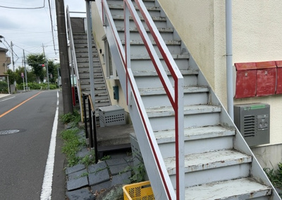 【受付】 | Ｌｉｔｙａ ｈｉｌｌｓ 南大沢 | 受付はマンションコンシェルジュがいる場合もあれば、管理人が滞在する小部屋を総称して呼ぶことがあります。主にエントランスに設置されていることから、防犯面でも期待ができます。防犯設備がない場合はより安心！