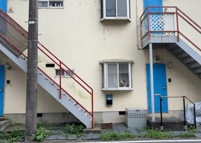 【その他共用部分】 | Ｌｉｔｙａ ｈｉｌｌｓ 南大沢 | 共用部分は、一棟の建物に住む区分所有者全員が共同で所有するとし、共用部分の管理、補修などは、区分所有者で形成される管理組合が行います。個人の判断で勝手に変更することはできませんので覚えておきましょう。