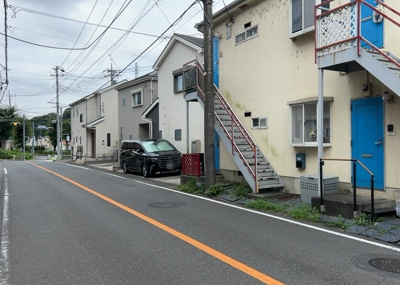 【外観】 | Ｌｉｔｙａ ｈｉｌｌｓ 南大沢 | 隣家の土地はどうなっているのか、生活利便施設が近くにあるのか、学校まで近いかなど、お客様のライフスタイルにあわせたイメージが重要です。また、近くにあると困る施設が近くにないかも確認するといいでしょう。