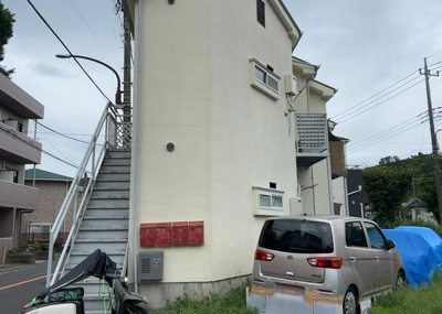 【外観】 | Ｌｉｔｙａ ｈｉｌｌｓ 南大沢 | 道幅が広い場所は日当たりや風通が良好です。幅が広いのですれ違いも可能ですし大きな車でも駐車可能！一方で、大型車が通ることも多くなるため交通量の増加により騒音に繋がります。また土地の値段が高くなります。