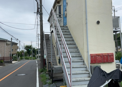 【外観】 | Ｌｉｔｙａ ｈｉｌｌｓ 南大沢 | 外観はマンション管理がされているかの目安になります。築年数が古いと、壁面は劣化してひび割れが生じることも！建物が古びていても細かいところが修繕されていると、きちんと管理されているなぁと感じるでしょう。