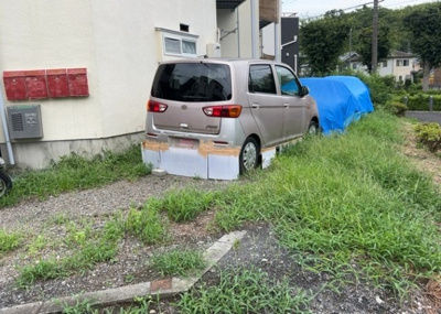 【駐車場】 | Ｌｉｔｙａ ｈｉｌｌｓ 南大沢 | 駐車場と明記されていても、最小スペースでつくられた駐車場だと大型車は駐車できなかったり、出入りしにくくなったりする可能性があります。お車のサイズと購入したい物件の駐車場のサイズを現地で確認しましょう。