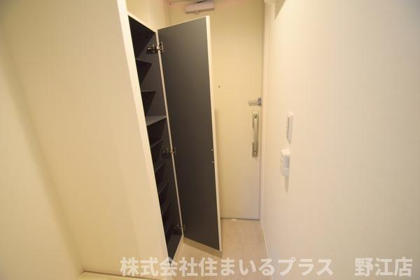 リブリ・おおさか鴫野の玄関