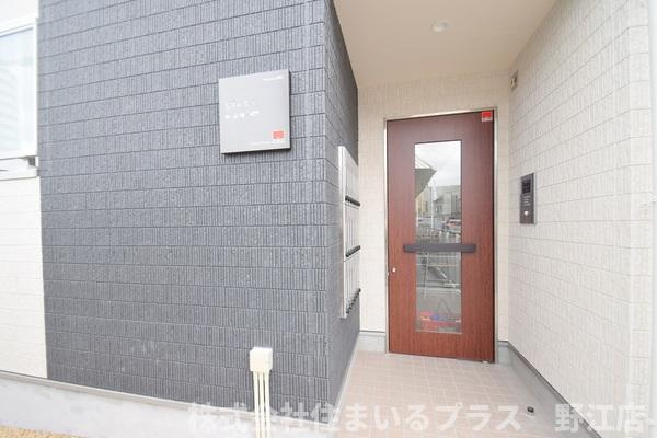 リブリ・おおさか鴫野のエントランス