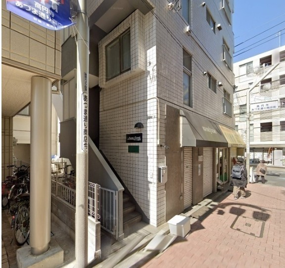 アクセス高円寺のエントランス