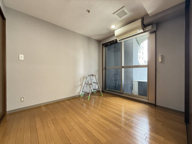 シャトー長居の洋室