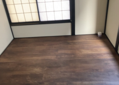 【寝室】 | 原宿４丁目戸建 | 寝室でゆっくりと過ごすためにはベッド周りの適度な空間を担保することや窓の位置、照明の明るさ、寝室の広さなどを考える必要があります。自身や家族の構成とライフスタイルに併せて寝室にする部屋を選びましょう！