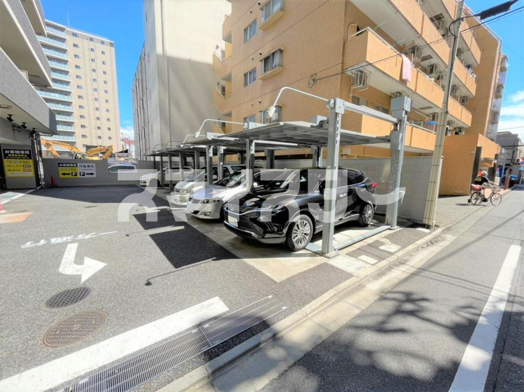 八王子市八日町の賃貸マンションの駐車場