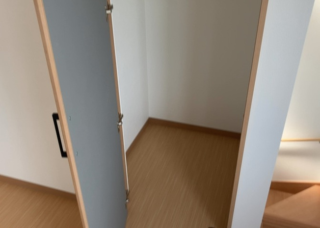 【脱衣所】 | 橋本事業用 | 多くの戸建て住宅で見かける洗面脱衣所は、洗面台と洗濯機が2畳ほどのスペースに並べられていて、洗面所が脱衣所を兼ね備えている間取りが一般的です。お客様が利用することもある、パブリックな空間でもあります。