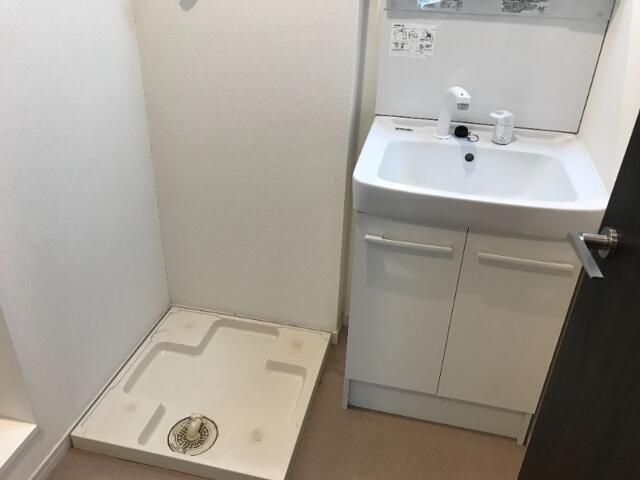 大和市南林間３丁目のアパートの独立洗面台