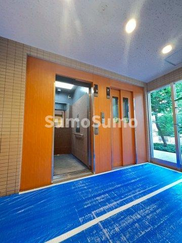 アクティ目黒駅前1号棟のロビー|建物の内部です