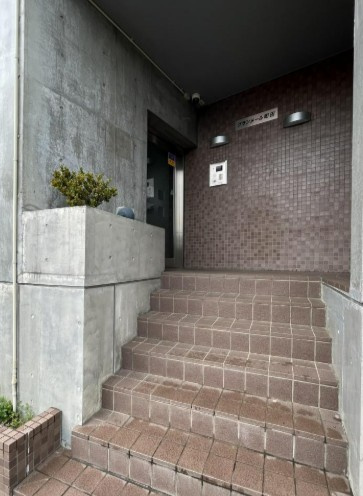 町田市西成瀬２丁目の賃貸マンションのエントランス