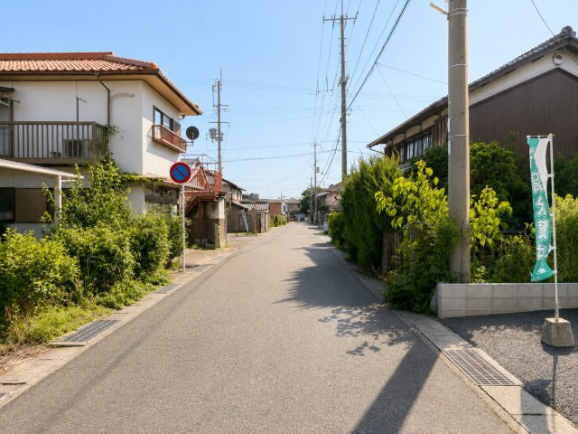近江八幡市八幡町の前面道路含む現地写真