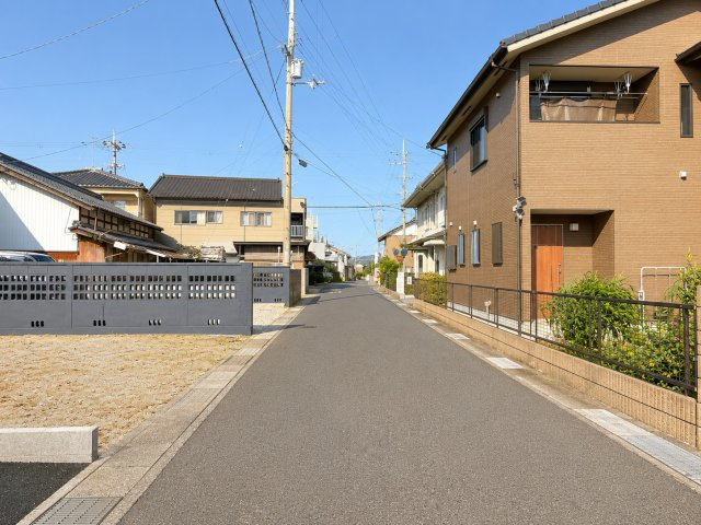近江八幡市八幡町の前面道路含む現地写真