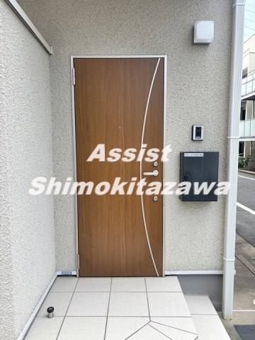 ラテール下北沢のエントランス