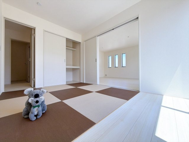 【和室】 | 渋川市金井　新築住宅 | LDKに隣接している和室。お子様を遊ばせたりお昼寝させたりしながら家事を行えます。