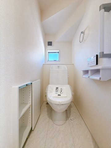 【トイレ】 | 渋川市金井　新築住宅 | 清潔感にあふれた空間と機能的な洗浄装置。毎日何度も使う場所だから快適に。便利に。