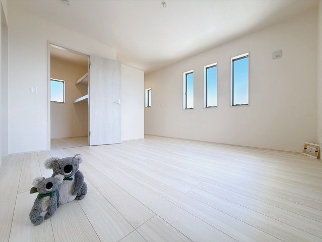 【洋室】 | 渋川市金井　新築住宅 | さまざまにカスタマイズしていただけるシンプルなデザインの内装。ご自身で素敵な空間を創り上げられます。