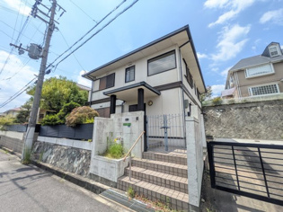 逆瀬川小学校まで徒歩約7分と近く、お子様の通学も安心です。