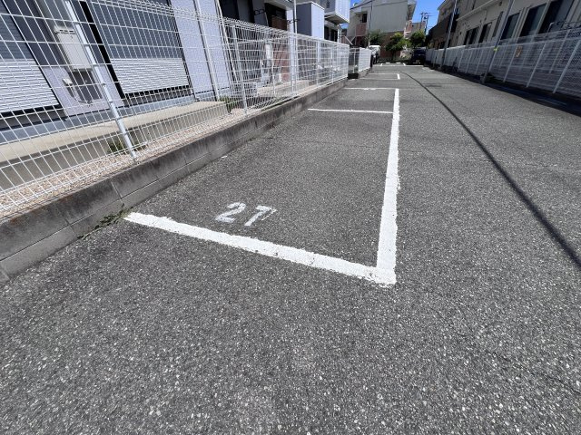 エクセレンス雅の駐車場
