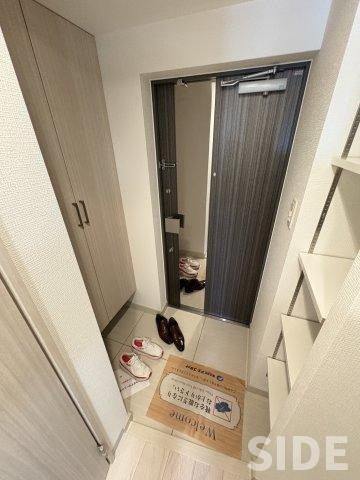 【玄関】 | LUXENA KADOMA | ※別号室参考画像