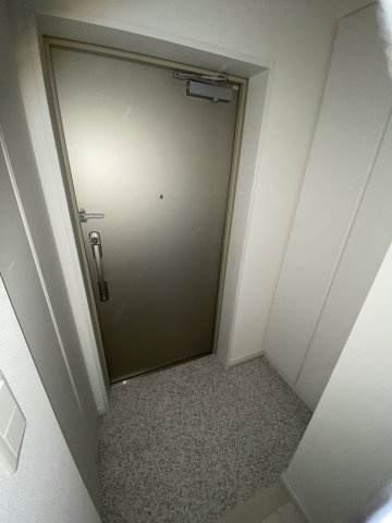 T.F flatの玄関