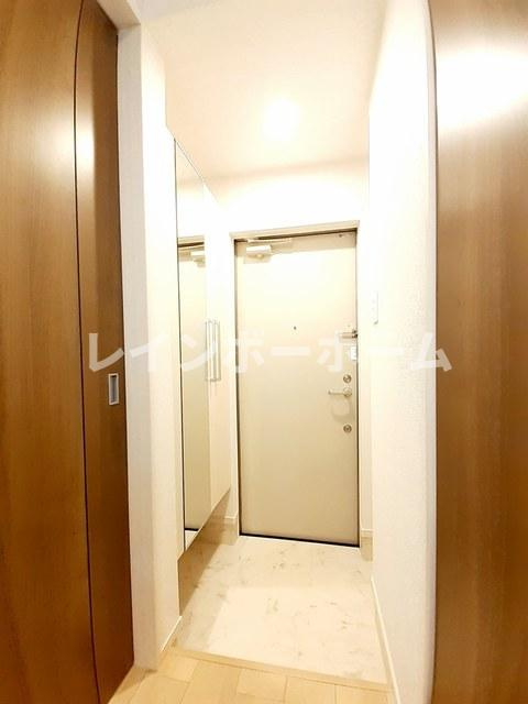 鶴ヶ島市大字五味ヶ谷のアパートの玄関
