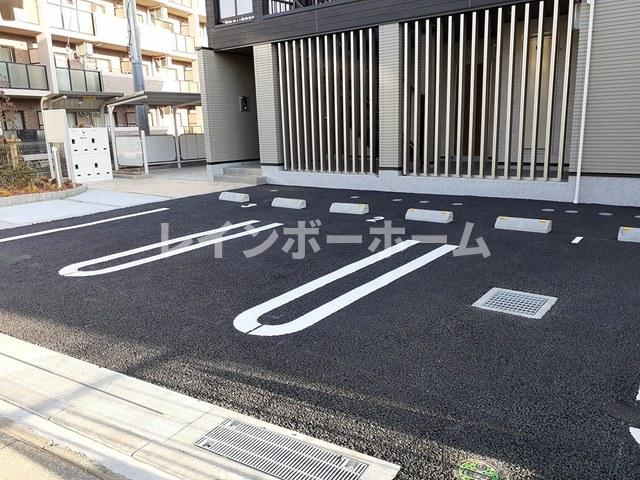 鶴ヶ島市大字五味ヶ谷のアパートの駐車場
