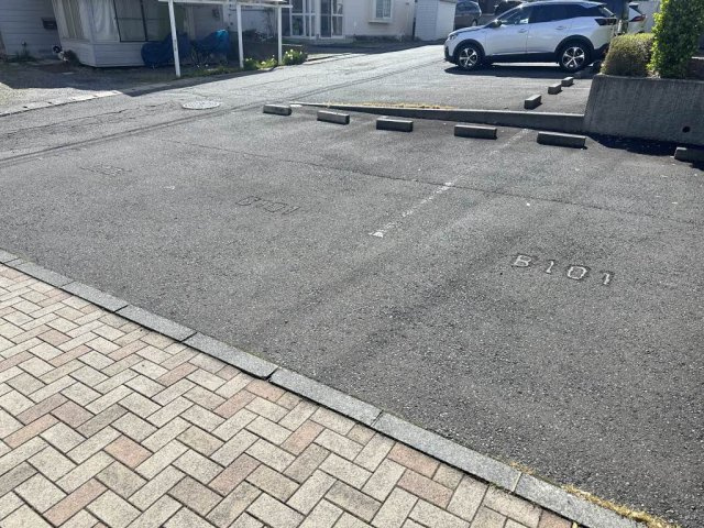 グランシード三ツ割Ｂの駐車場