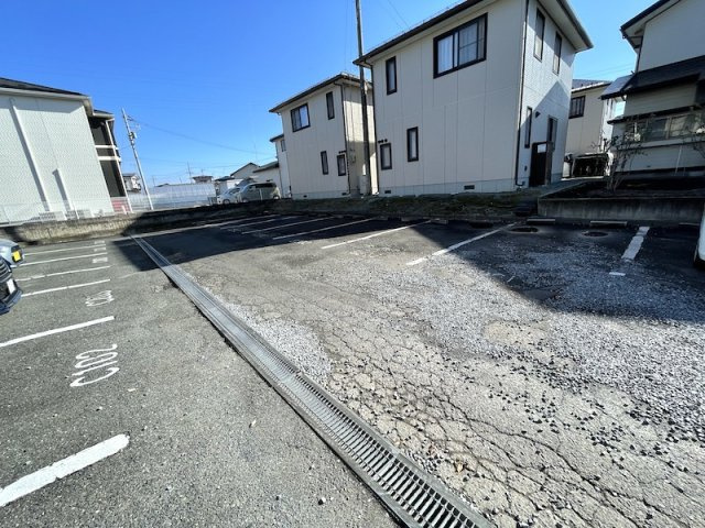 エスメラードCの駐車場