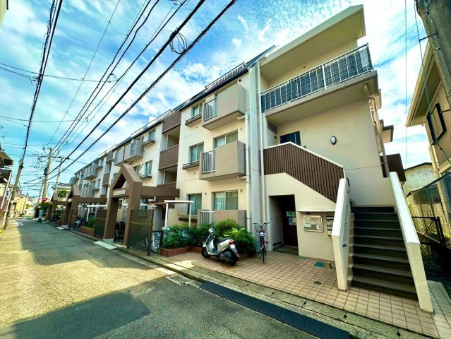 綱島ビューハイツの外観|丁寧に管理された外観が良好な住環境を感じさせます。