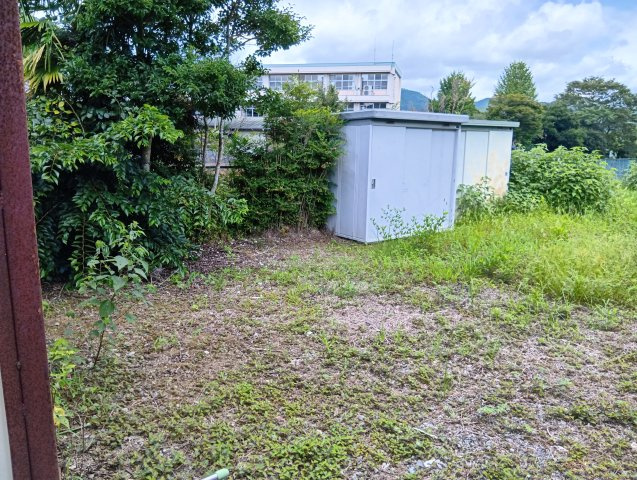 売中古戸建　富士宮市内房の庭|裏手に広い敷地があります。アイデア次第で幅広く活用できます。