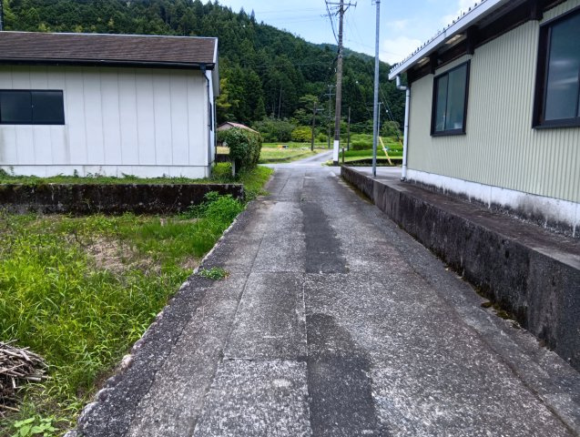 売中古戸建　富士宮市内房の前面道路含む現地写真|清水富士宮線まで車で1分です。多方面へのアクセス良好です。