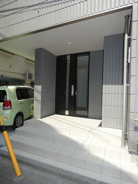ＮｅｗＳａｆｏｌｅ南烏山(ニューサフォレミナミカラスヤマ)のエントランス