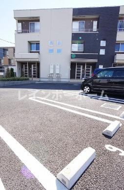 入間郡三芳町大字藤久保のアパートの駐車場